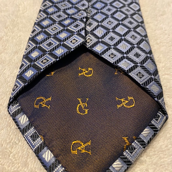 Brand New Trendy Tie By Valario Garati - Picture 3 of 4